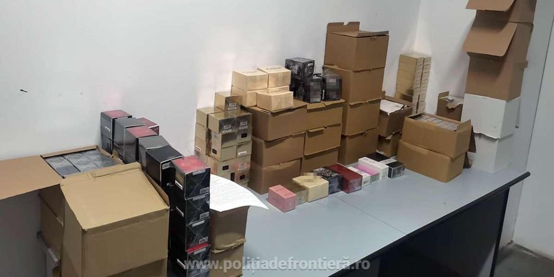 Peste 300 de parfumuri contrafăcute descoperite în autocarul condus de un turc