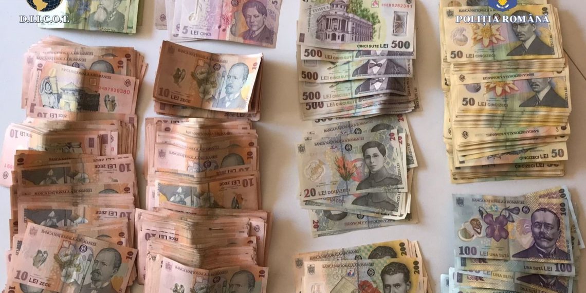 VIDEO Cinci percheziții domiciliare la un grup infracțional acuzat de trafic de minori, exploatarea cerșetoriei și viol