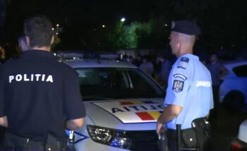 Fețită de patru ani dată dispărută după ce a fugit de lângă mama sa într-o pădure din Suceava. Minora a fost găsită la circa doi kilometri distanță