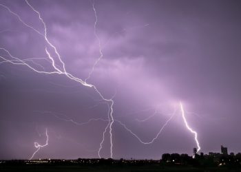 Cod galben de furtună pentru jumătate din România