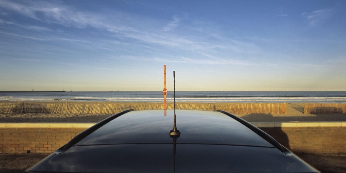 Dosar penal pentru furtul unei antene radio de pe cupola unui BMW parcat pe strada Prof. Leca Morariu