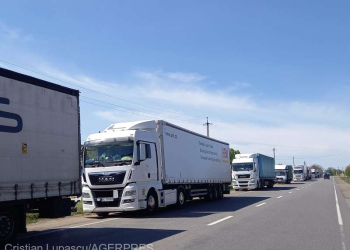 Coloană de camioane pe 20 de kilometri la frontiera Siret, pe partea ucraineană