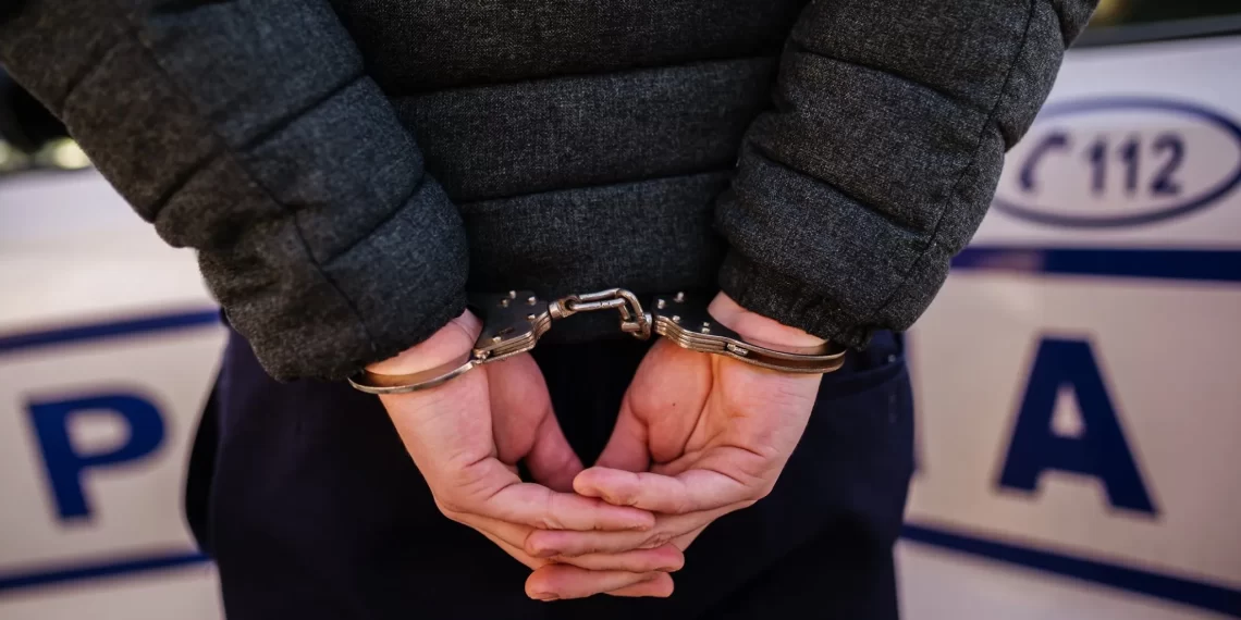 Un proxenet a ajuns în beciul IPJ Suceava pentru că a înjurat și a lovit trecătorii din Rădăuți