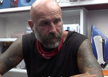 Cătălin Zmărăndescu și-a acoperit tatuajul cu portretul fiului său. Mihai Zmărăndescu: „Vi se pare normal? A avut nesimțirea să posteze asta!”
