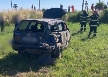 O femeie a murit după ce mașina în care se afla a fost lovită de tren la Brăiești