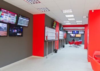 Un tânăr a rămas fără telefon după ce a pus un bilet la o agenție Casa Pariurilor din Fălticeni