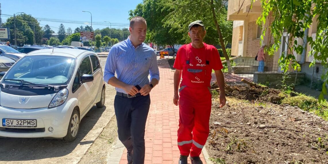 Viceprimarul Harșovschi anunță că Primăria Suceava continuă modernizarea de la scara blocului în cartierul Obcini