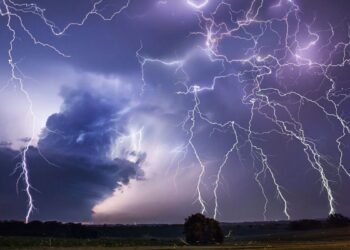 Cod galben de furtuni și averse în 29 de județe, printre care și în Suceava