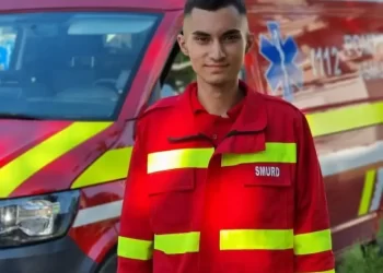 Un băiat de 17 ani, voluntar la SMURD Buzău, a reîntors-o la viață pe o bătrână de 80 de ani: „Nu trebuie lumânare. Nu o las să moară”