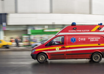 Un bărbat mergea cu mâna scoasă pe geam și în urma unui accident rutier i-a fost smuls brațul din umăr