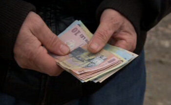 Un fălticenean și-a recuperat banii pierduți pe stradă datorită unei femei care i-a găsit și i-a predat Poliției