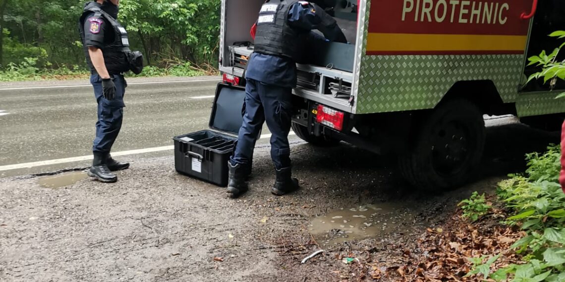 FOTO Proiectil din Al Doilea Război Mondial, în stare de funcționare, descoperit într-o pădure din Adâncata