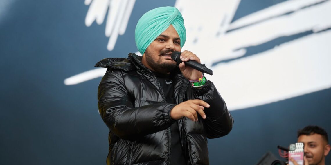 Un rapper indian, care anul trecut a intrat în politică, a fost împușcat 24 de gloanțe după un atac armat asupra mașinii sale