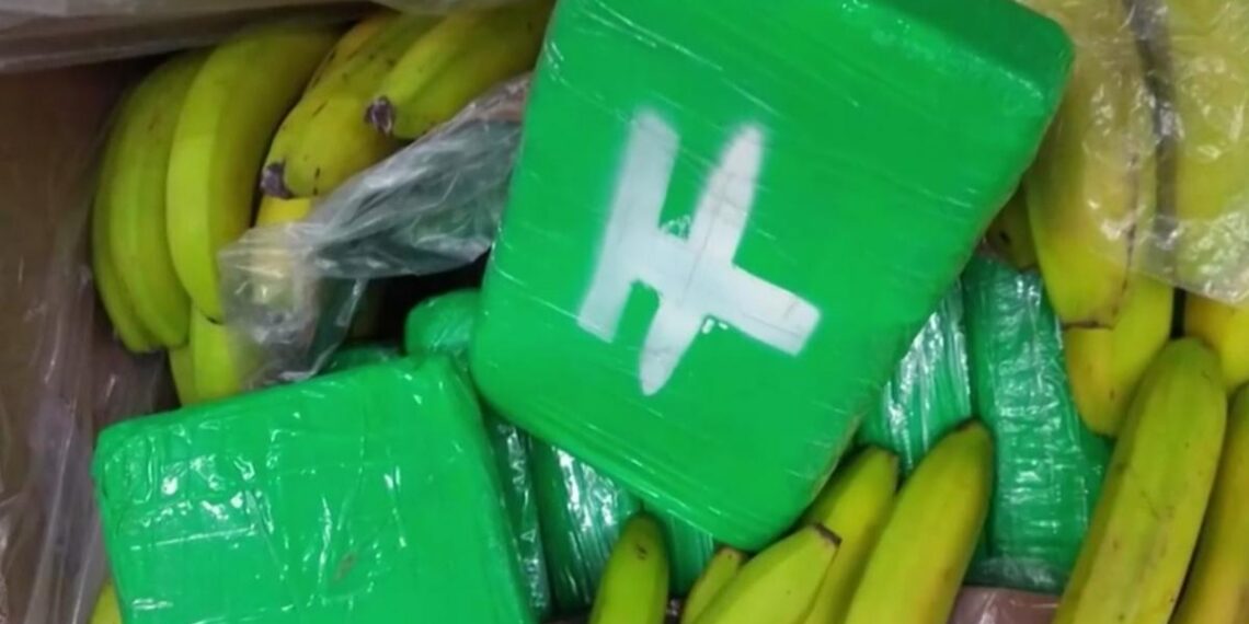 840 de kilograme de cocaină au ajuns în mai multe supermarketuri în lăzi de banane