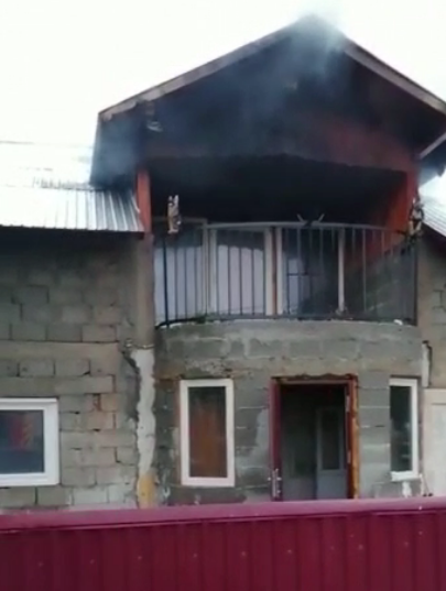 Incendiu la o gospodărie din Fântânele din cauza unei lumânări aprinse lăsată nesupravegheată