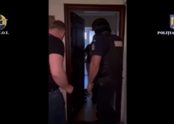 Trei dealeri de droguri au fost reținuți pentru 24 de ore