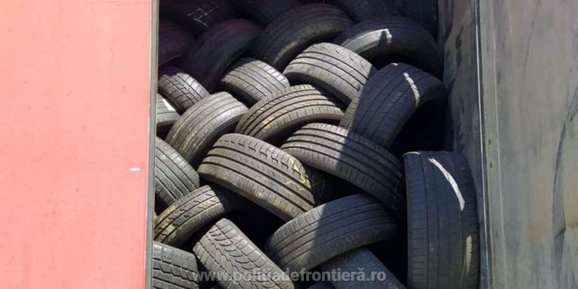 Camion încărcat cu cauciucuri uzate, depistat de polițiștii de frontieră. Cauciucurile „nemțești” trebuiau să ajungă în Suceava