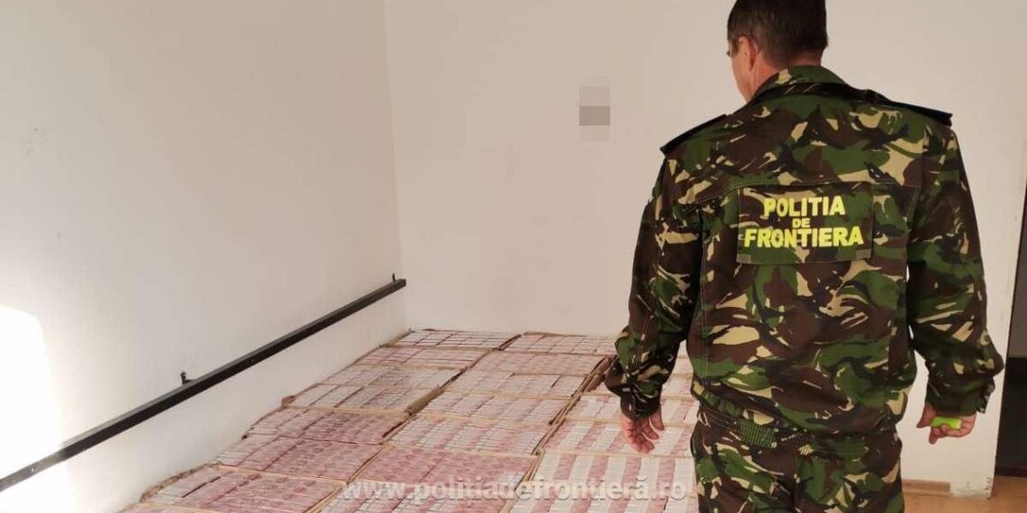 Polițiștii de frontieră au găsit un autoturism încărcat cu peste 14.000 de pachete cu țigări de contrabandă în satul Paltin