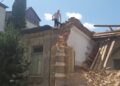 Protest pentru sistarea demolării Casei Morțun. Ioan Ilișescu s-a urcat pe zidurile clădirii