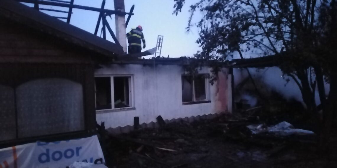 Pagube de circa 15.000 de euro provocate de un incendiu izbucnit la o casă din cauza unui scurtcircuit la o improvizație