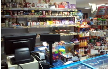 Foamea împinge la infracțiuni. Un bărbat a spart magazinul din sat pentru a fura o pâine, două iaurturi, o roșie și un pachet de țigări