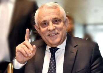 Noul ministrul PSD al Agriculturii, Petre Daea, după începerea celui de-al cincilea mandat de ministru: „Dragi făuritori de hrană ai țării! Dragi români! Prin profesie și dăruire am fost, sunt și voi rămâne alături de dumneavoastră!”