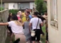 VIDEO Bătaie cu topoare într-o curte din Gura Humorului