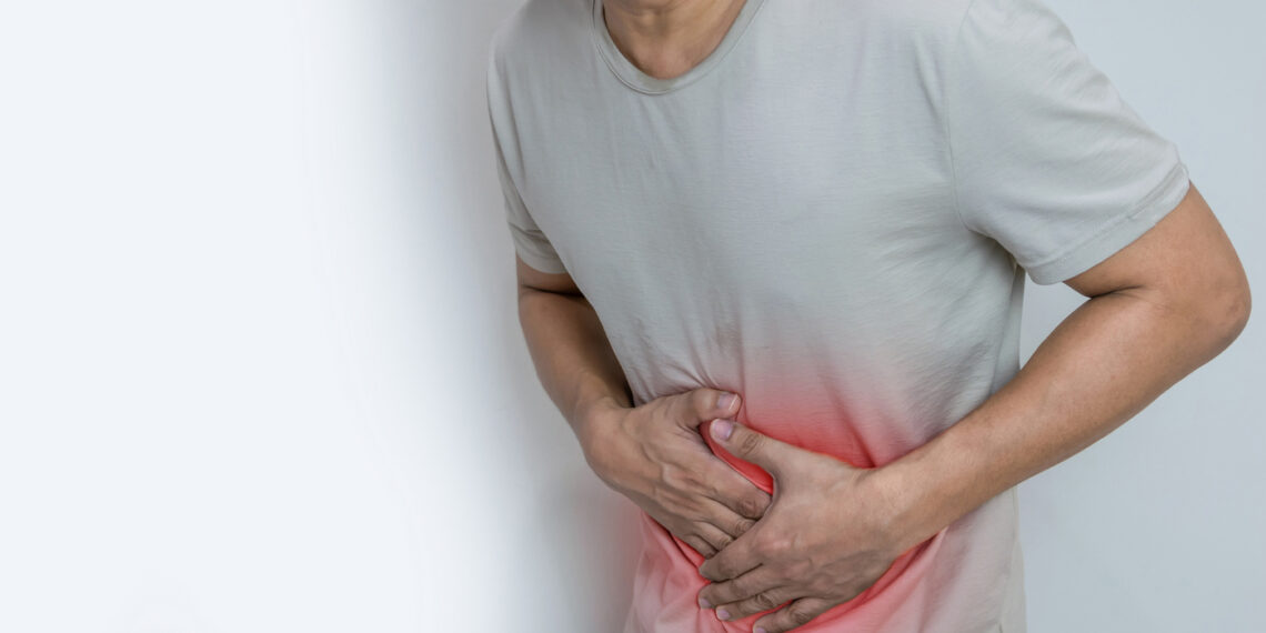 Un bărbat care acuza dureri abdominale de o săptămână a fost găsit mort în pat