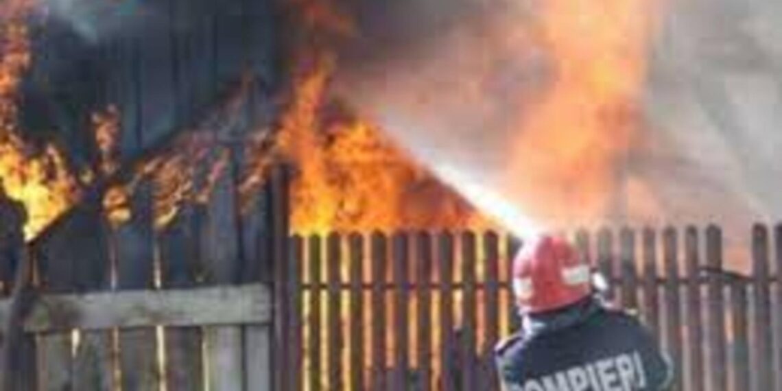 Incendiu izbucnit la o gospodărie din Câmpulung Moldovenesc din cauza unei candele