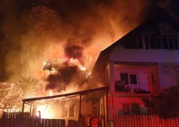 Suceveanca care a creat un prejudiciu de circa 100.000 de euro, după ce s-a îmbătat și a incendiat mai multe locuințe, a fost reținută pentru 24 de ore