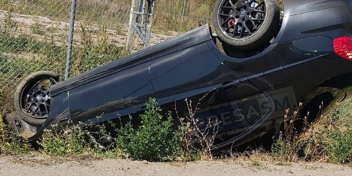 Un șofer cu alcoolemie de 1,05 mg/l alcool pur s-a răsturnat cu BMW-ul în afara drumului și s-a oprit într-un cap de pod