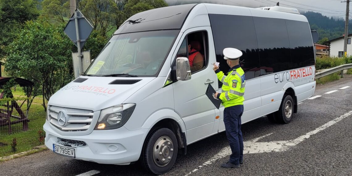 Polițiștii suceveni au aplicat 21 de sancțiuni contravenționale cu ocazia unei acțiuni blitz pentru siguranța transportului public și identificarea piraților rutieri