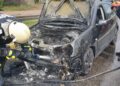 VIDEO Un autoturism a luat foc pe o stradă din centrul Sucevei