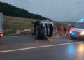 Un tânăr de 18 ani s-a răsturnat cu o autoutilitară pe raza localității Ilișești. Acesta și un pasager au fost transportați la spital