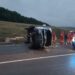 Un tânăr de 18 ani s-a răsturnat cu o autoutilitară pe raza localității Ilișești. Acesta și un pasager au fost transportați la spital