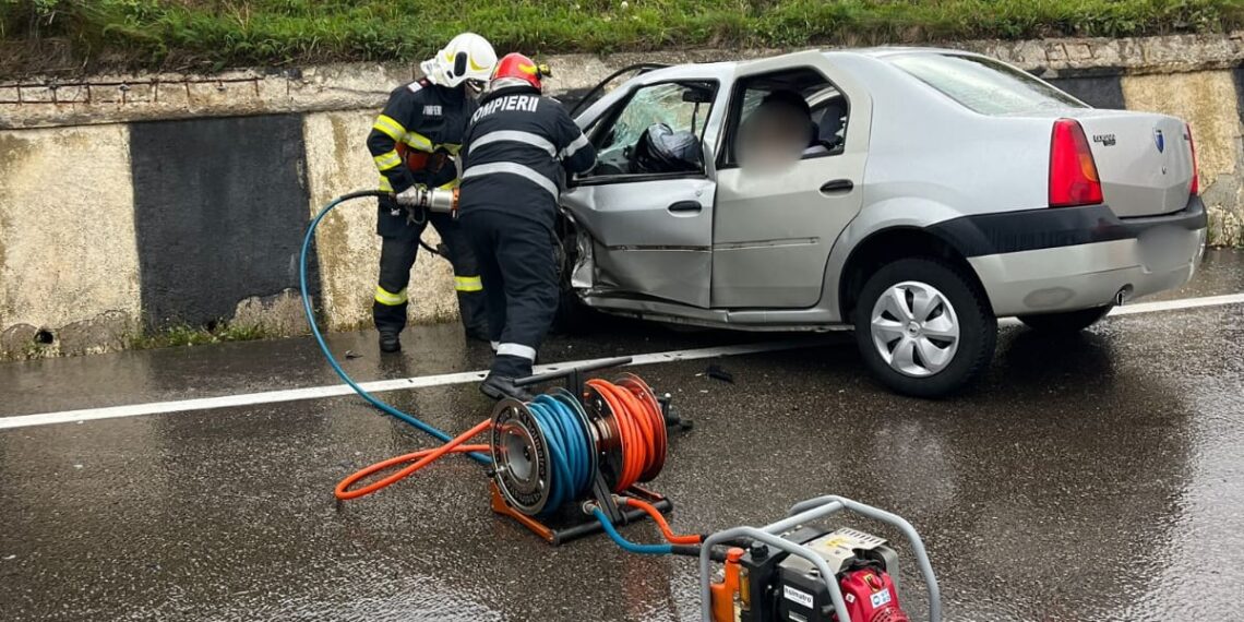 FOTO Accident mortal în Pasul Mestecăniș. Au fost implicate două autoturisme și un camion