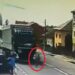 VIDEO cu momentul în care o femeie se aruncă în fața unui camion condus de un sucevean. La câțiva pași se afla un echipaj de poliție