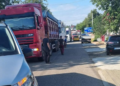 Sătenii nemulțumiți din Bălcăuți au blocat un drum pentru protesta împotriva camioanelor care vin din Ucraina, cât și a celor care merg spre Ucraina