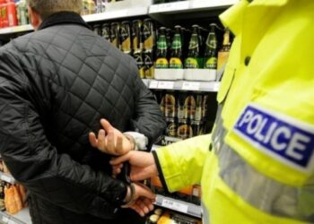 Un hoț recidivist a fost condamnat la doi ani, 10 luni și 20 de zile de închisoare și la o amendă penală de 3.200 de lei