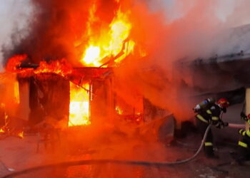 Atelier de mobilă din Pătrăuți, distrus de incendiu