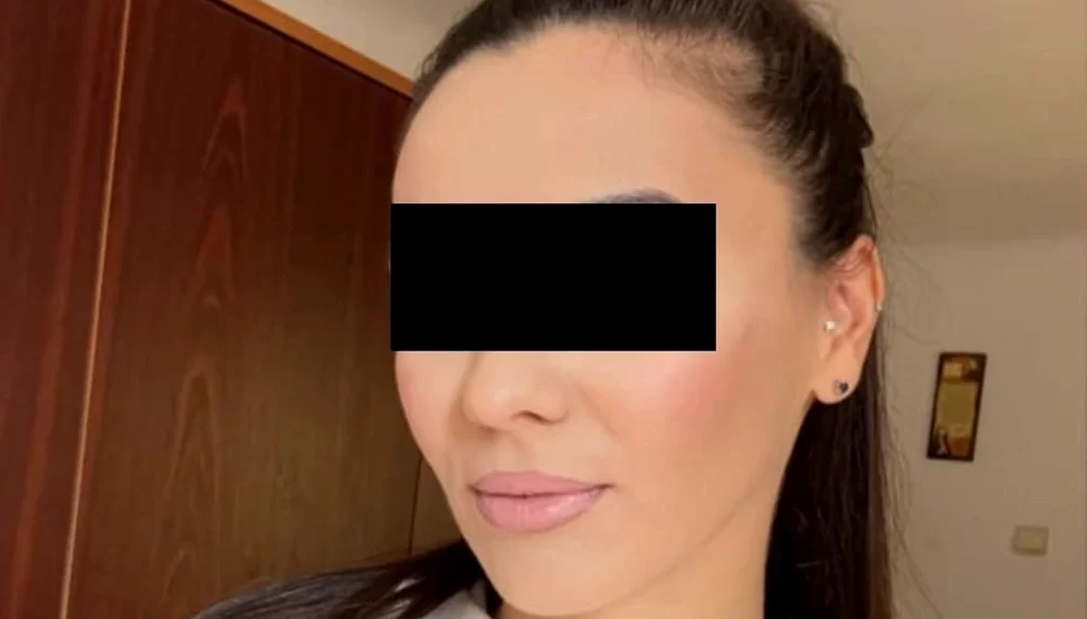 Un ofițer de la un penitenciar din România s-a îndrăgostit de un deținut acuzat de omor, trafic de droguri, proxenetism, șantaj și evaziune fiscală. Tânăra și-a dat demisia după eliberarea interlopului