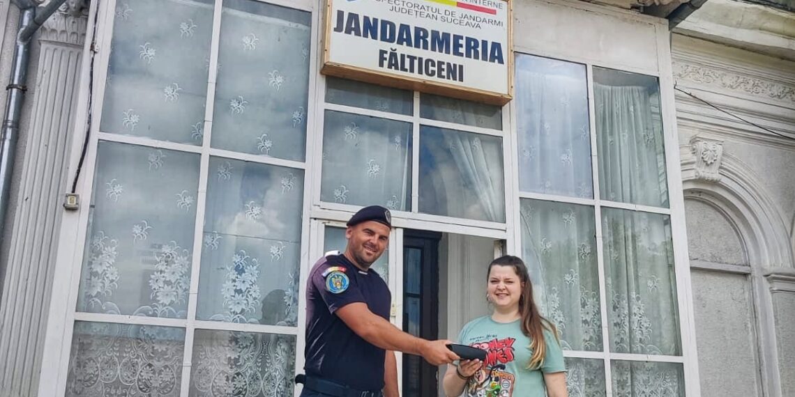 Un jandarm fălticenean a returnat un portofel cu bani și acte