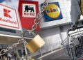 ANPC a propus închiderea temporară a mai multor magazine Carrefour, Lidl, Kaufland și Mega Image, din sudul litoralului: „Consumatorii aflaţi la cumpărături erau mai tare intrigaţi de acţiunea noastră decât de deficienţele găsite acolo”
