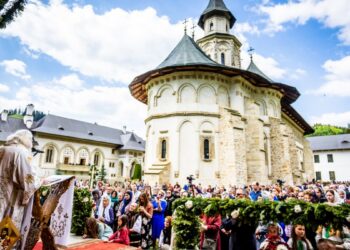 Arhiepiscopul Sucevei și Rădăuților a fost întrebat dacă Mănăstirea Putna este sigură, având în vedere că acolo a murit un tânăr în liftul de marfă