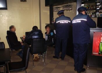 Polițiștii și jandarmii s-au plimbat prin cluburi, baruri și săli de jocuri cu ocazia unei acțiuni de prevenire și combatere a violenței