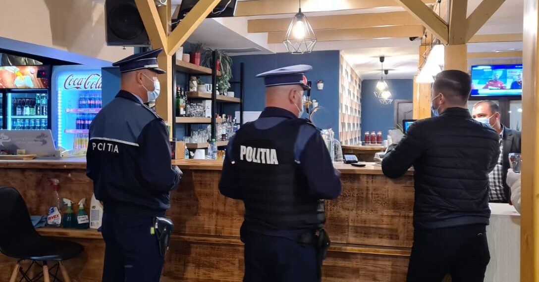 15 pensiuni din zona Gura Humorului și Vatra Moldoviței au fost amendate cu 39.700 de lei. A fost confiscată suma de 1.280 de lei