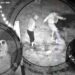 VIDEO O femeie din Vatra Dornei a fost bătută cu pumnii și picioarele de concubinul său, sub ochii tatălui agresorului. Bătăușul este de negăsit