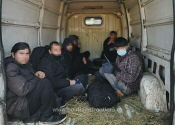 Curtea de Apel Suceava i-a redus termenul de supraveghere de la patru ani la doi ani și șase luni unui traficant de migranți, cu dublă cetățenie ucraineano-română. Acesta a fost condamnat la doi ani, două luni și 20 de zile de închisoare cu suspendare