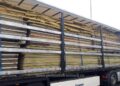 Suceava, groapa de gunoi a nemților. Polițiștii de frontieră din Satu Mare au întors din drum un camion încărcat cu 20 de tone de deșeuri din fibră izolatoare și tablă 