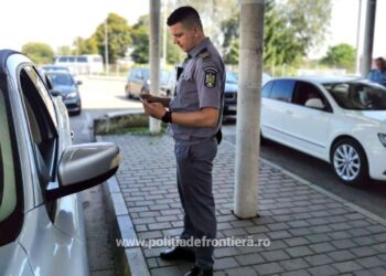 Un ucrainean cu permis de conducere fals a fost depistat la volanul unui microbuz în PTF Siret